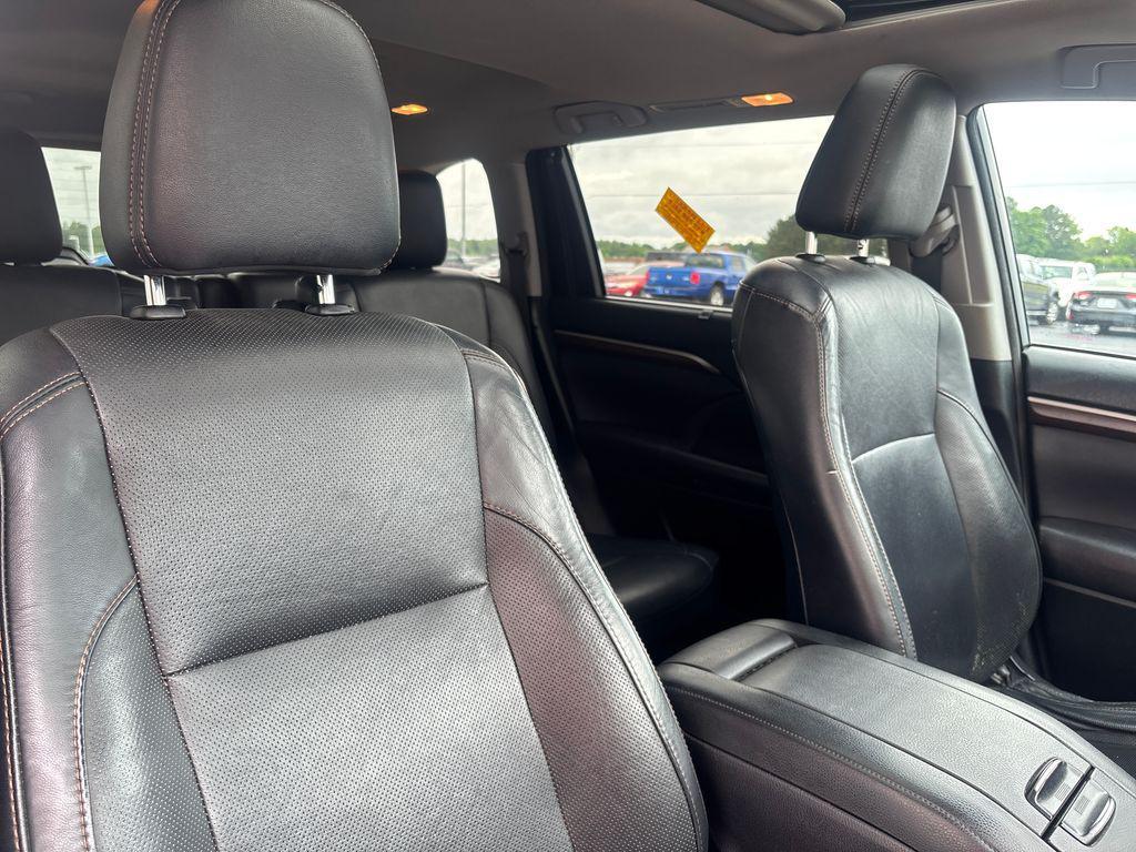 used 2016 Toyota Highlander car, priced at $15,156