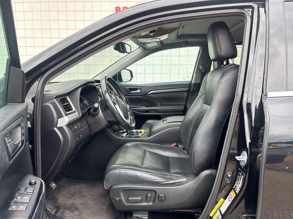 used 2016 Toyota Highlander car, priced at $15,156