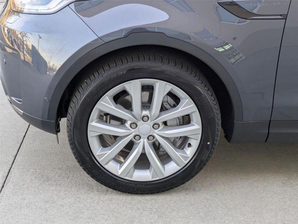 new 2026 Land Rover Discovery car, priced at $67,086