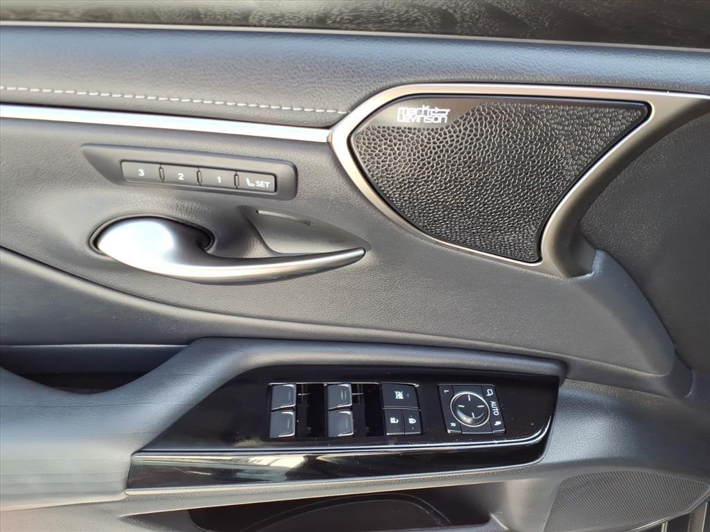 used 2022 Lexus ES 300h car, priced at $35,881