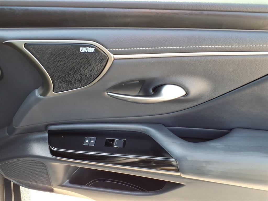 used 2022 Lexus ES 300h car, priced at $35,881