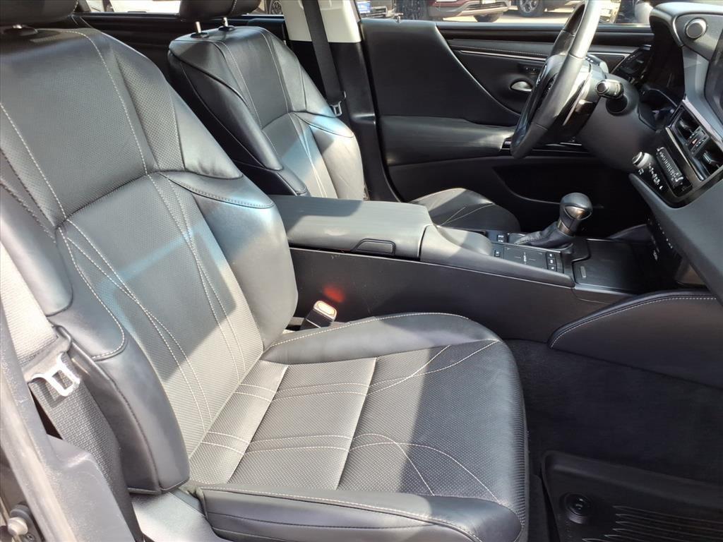 used 2022 Lexus ES 300h car, priced at $35,881