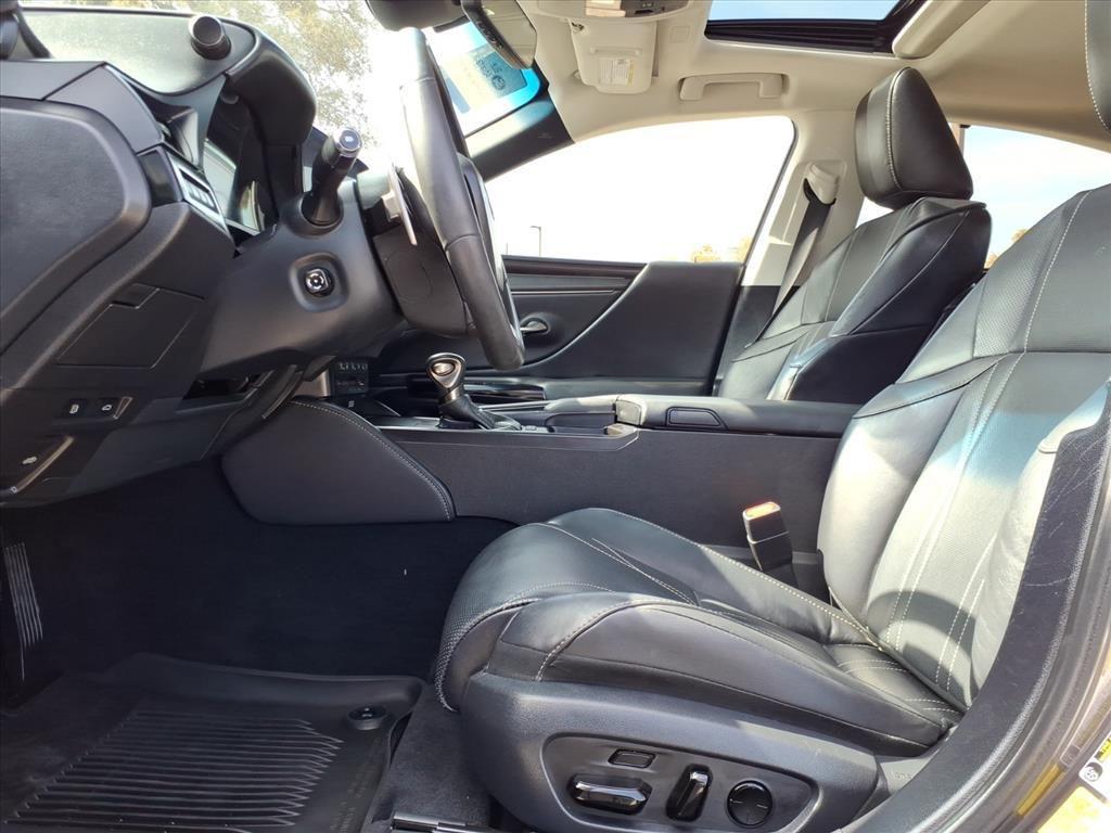 used 2022 Lexus ES 300h car, priced at $35,881