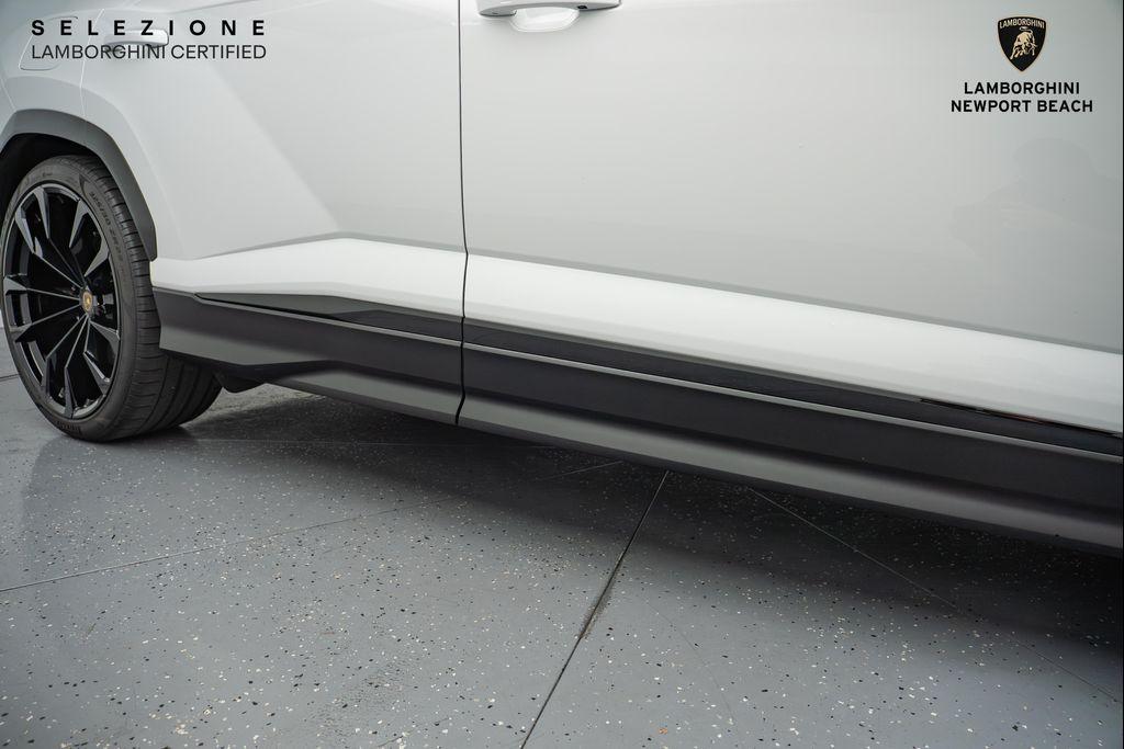 used 2022 Lamborghini Urus car, priced at $219,708