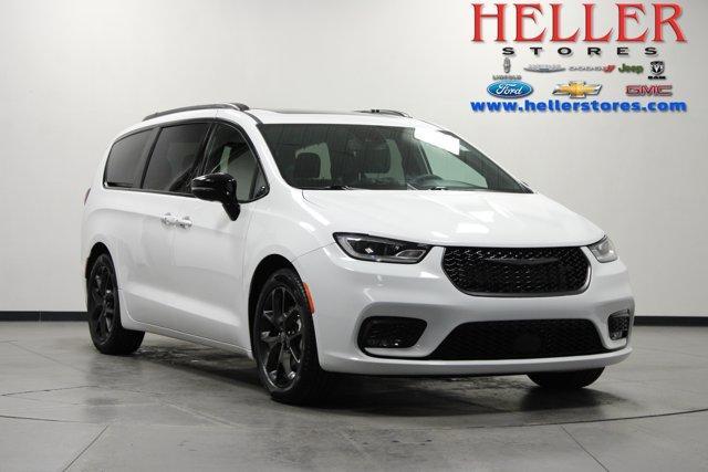 used 2025 Chrysler Pacifica car, priced at $35,339