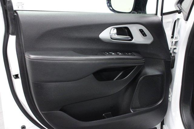 used 2025 Chrysler Pacifica car, priced at $35,339