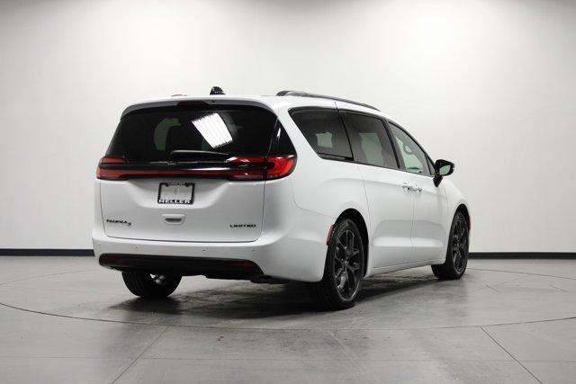 used 2025 Chrysler Pacifica car, priced at $35,339
