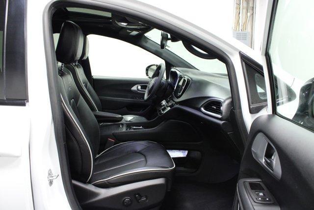 used 2025 Chrysler Pacifica car, priced at $35,339