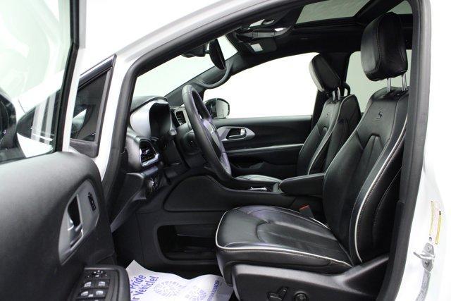 used 2025 Chrysler Pacifica car, priced at $35,339