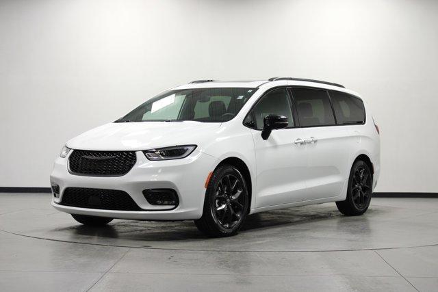 used 2025 Chrysler Pacifica car, priced at $35,339