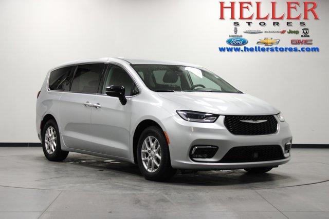 used 2024 Chrysler Pacifica car, priced at $27,962