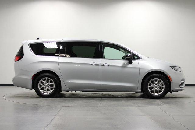 used 2024 Chrysler Pacifica car, priced at $26,962