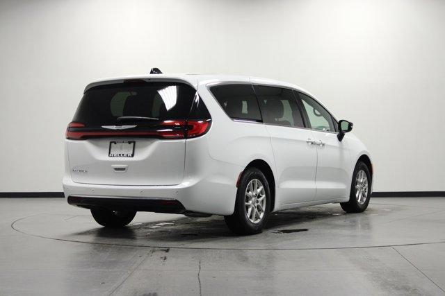 used 2025 Chrysler Pacifica car, priced at $30,962