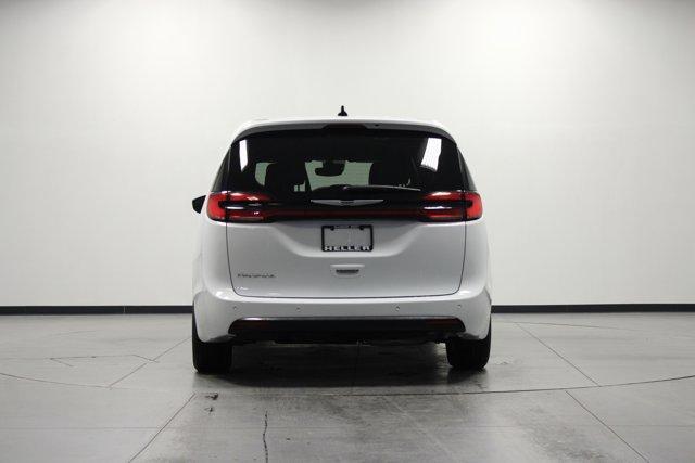 used 2025 Chrysler Pacifica car, priced at $30,962