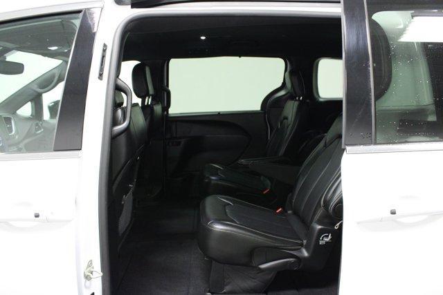 used 2025 Chrysler Pacifica car, priced at $30,962