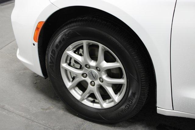 used 2025 Chrysler Pacifica car, priced at $30,962