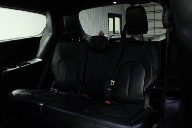 used 2025 Chrysler Pacifica car, priced at $30,962