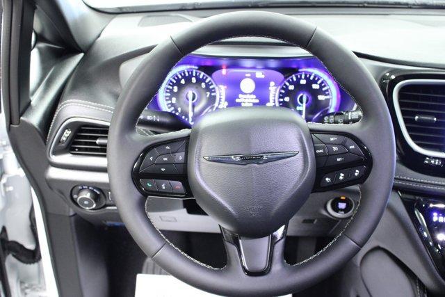 used 2025 Chrysler Pacifica car, priced at $37,962