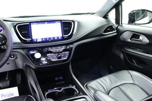 used 2025 Chrysler Pacifica car, priced at $37,962