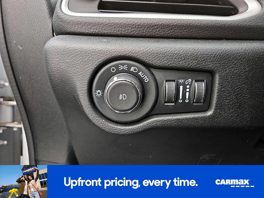 used 2023 Chrysler Pacifica car, priced at $27,998