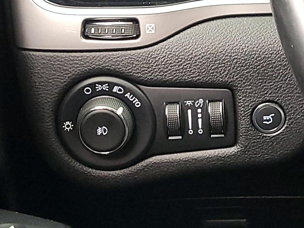 used 2020 Jeep Cherokee car, priced at $17,998