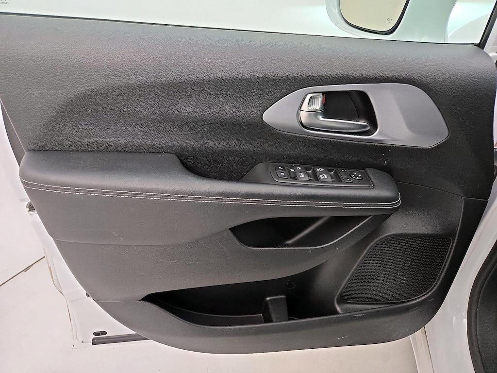 used 2022 Chrysler Pacifica car, priced at $25,998