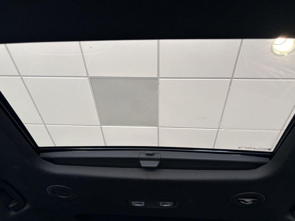 used 2023 Chevrolet Traverse car, priced at $35,752