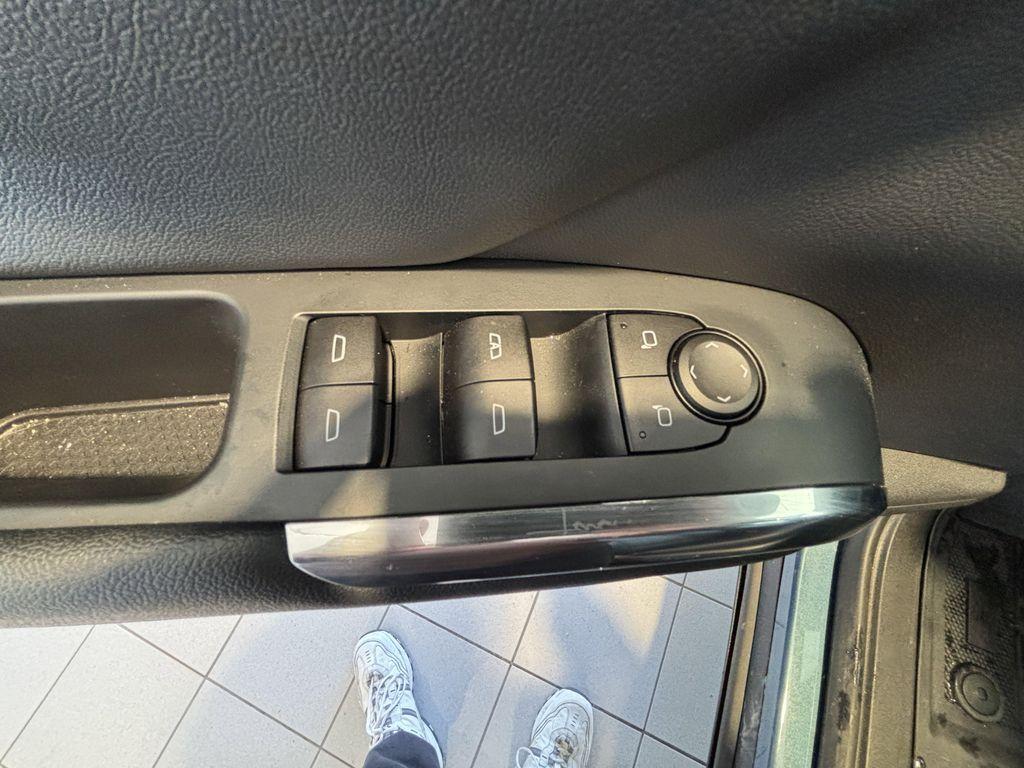 used 2025 Chevrolet Traverse car, priced at $35,950