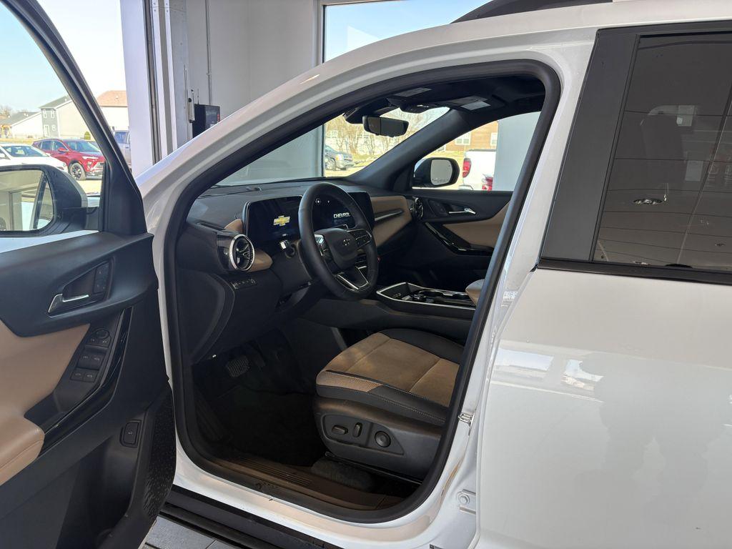 used 2025 Chevrolet Equinox car, priced at $31,671