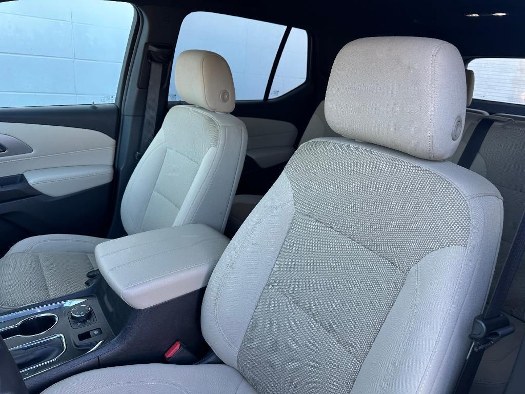 used 2022 Chevrolet Traverse car, priced at $27,900