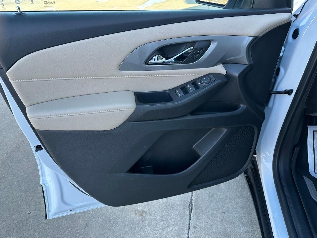 used 2022 Chevrolet Traverse car, priced at $27,900