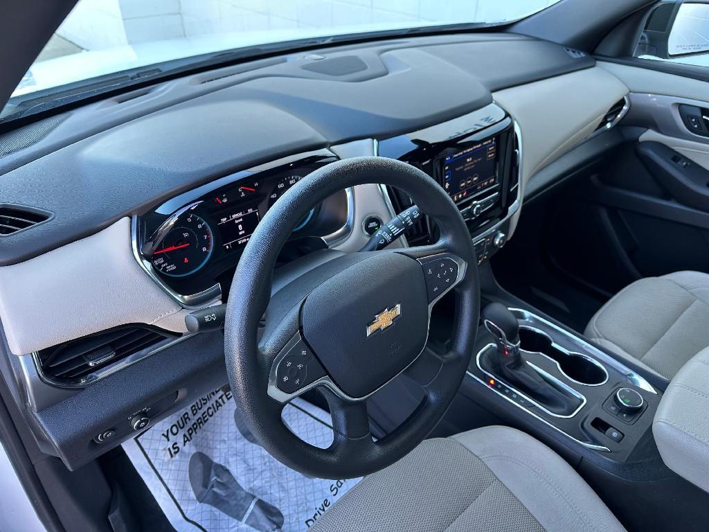 used 2022 Chevrolet Traverse car, priced at $27,900