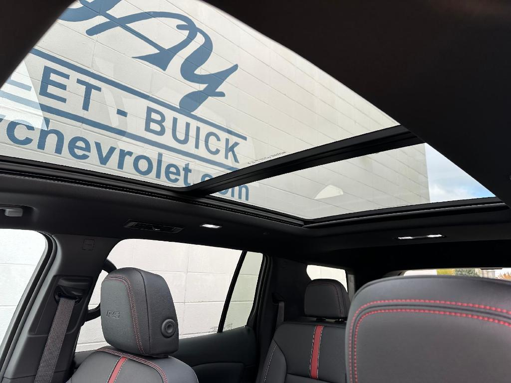 used 2025 Chevrolet Traverse car, priced at $53,900