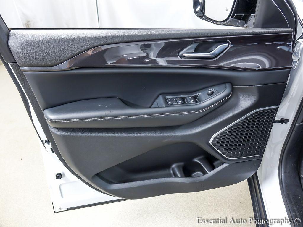used 2022 Jeep Grand Cherokee car, priced at $28,391