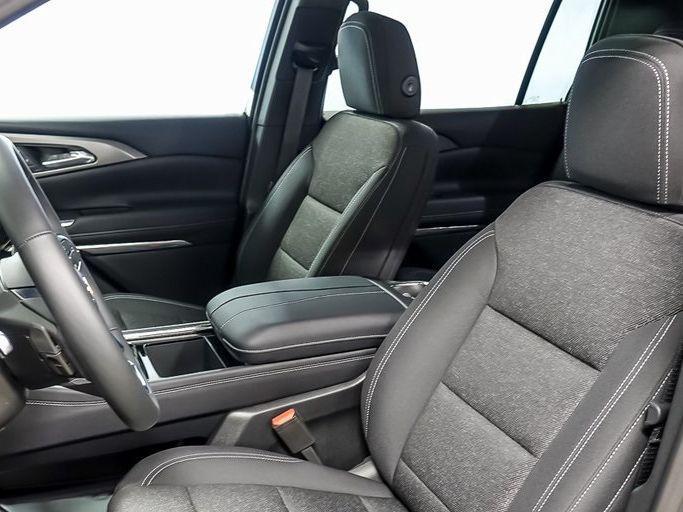 new 2026 Chevrolet Traverse car, priced at $38,629