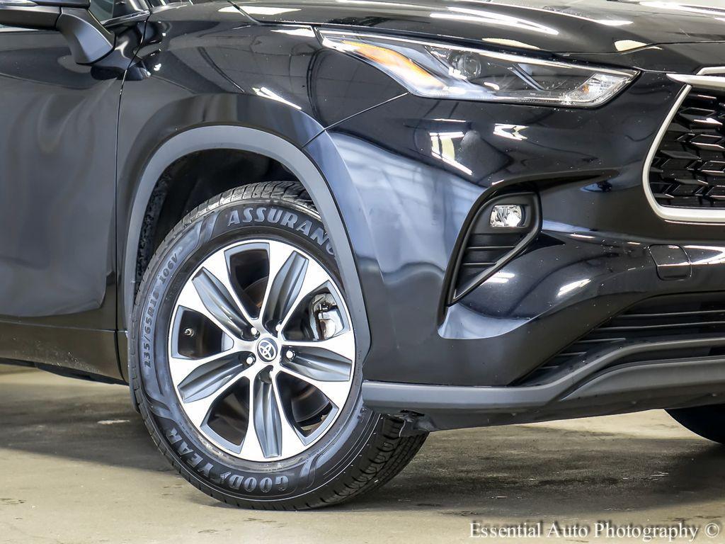 used 2023 Toyota Highlander car, priced at $29,391