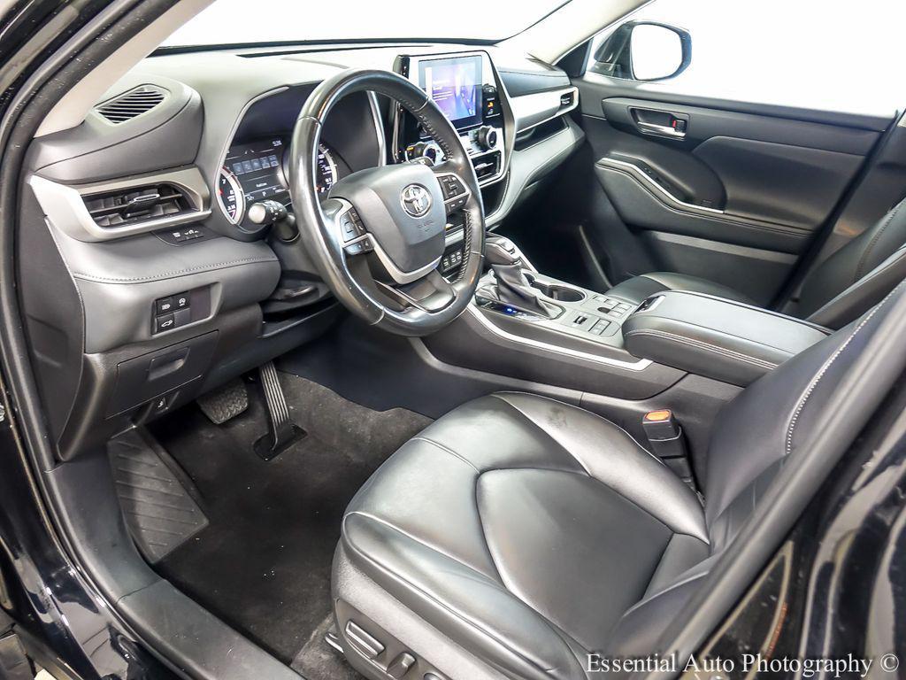used 2023 Toyota Highlander car, priced at $29,391
