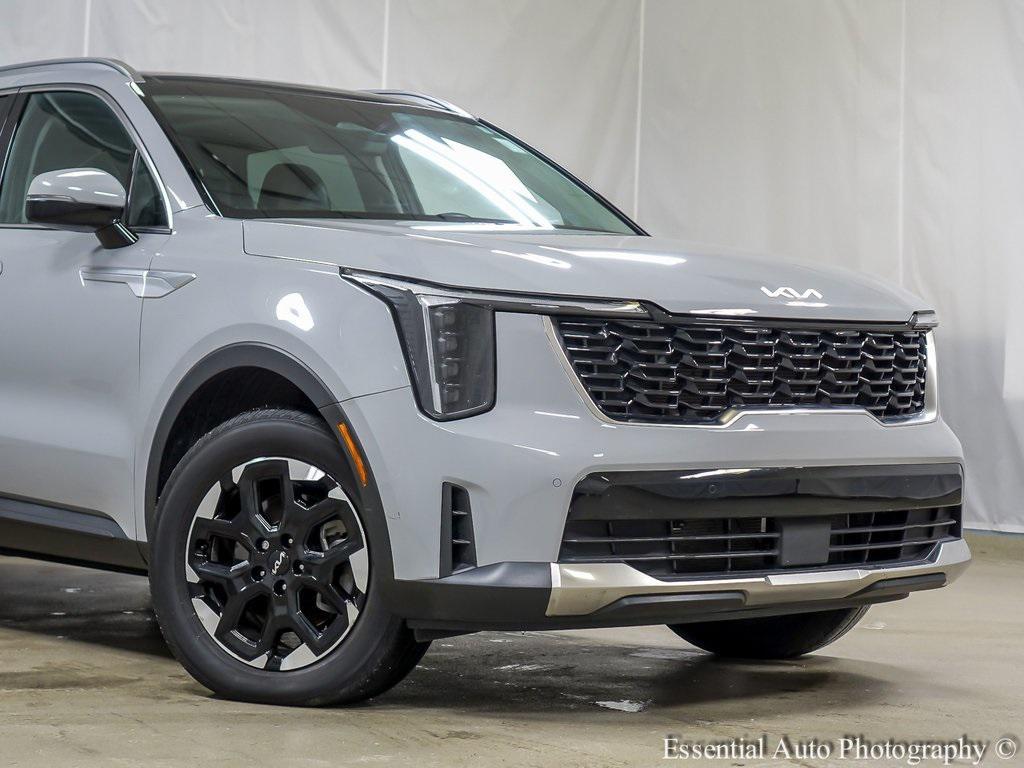 used 2024 Kia Sorento car, priced at $28,592