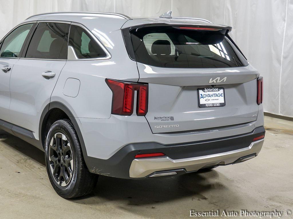 used 2024 Kia Sorento car, priced at $28,592