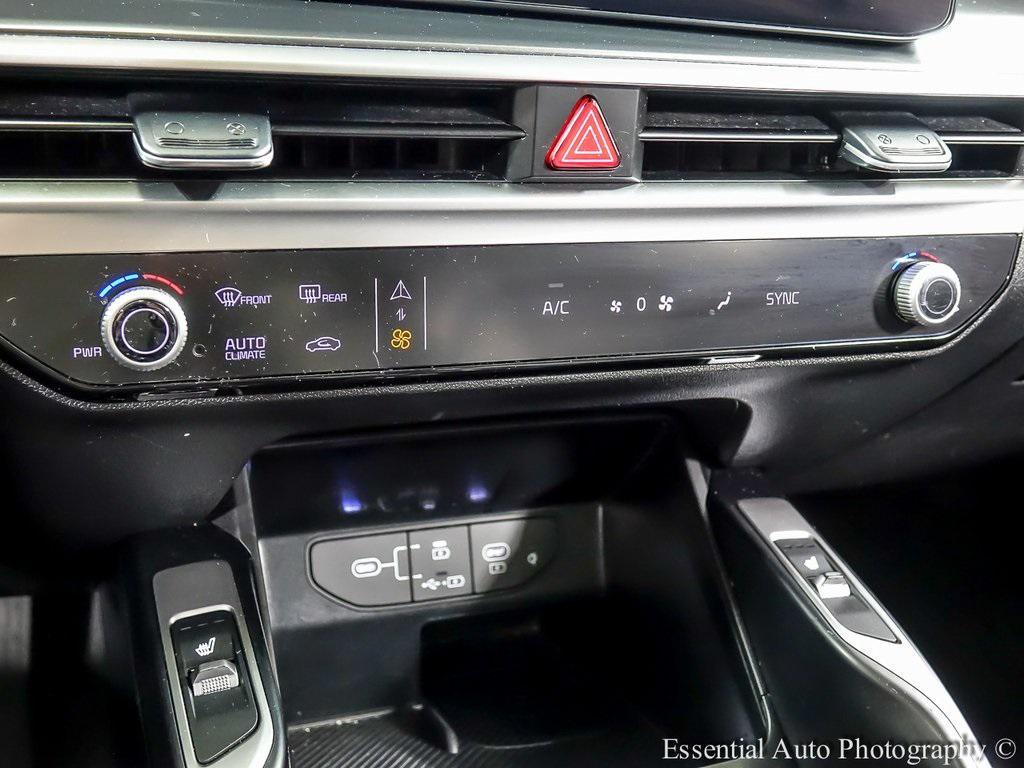 used 2024 Kia Sorento car, priced at $28,592