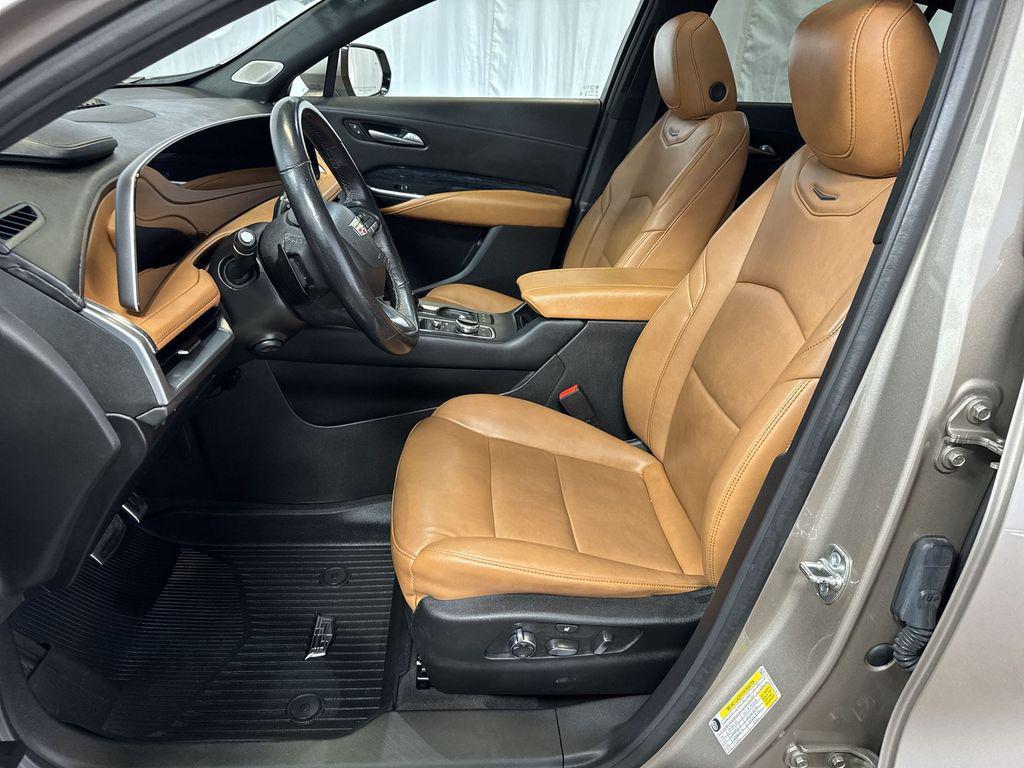 used 2024 Cadillac XT4 car, priced at $32,391