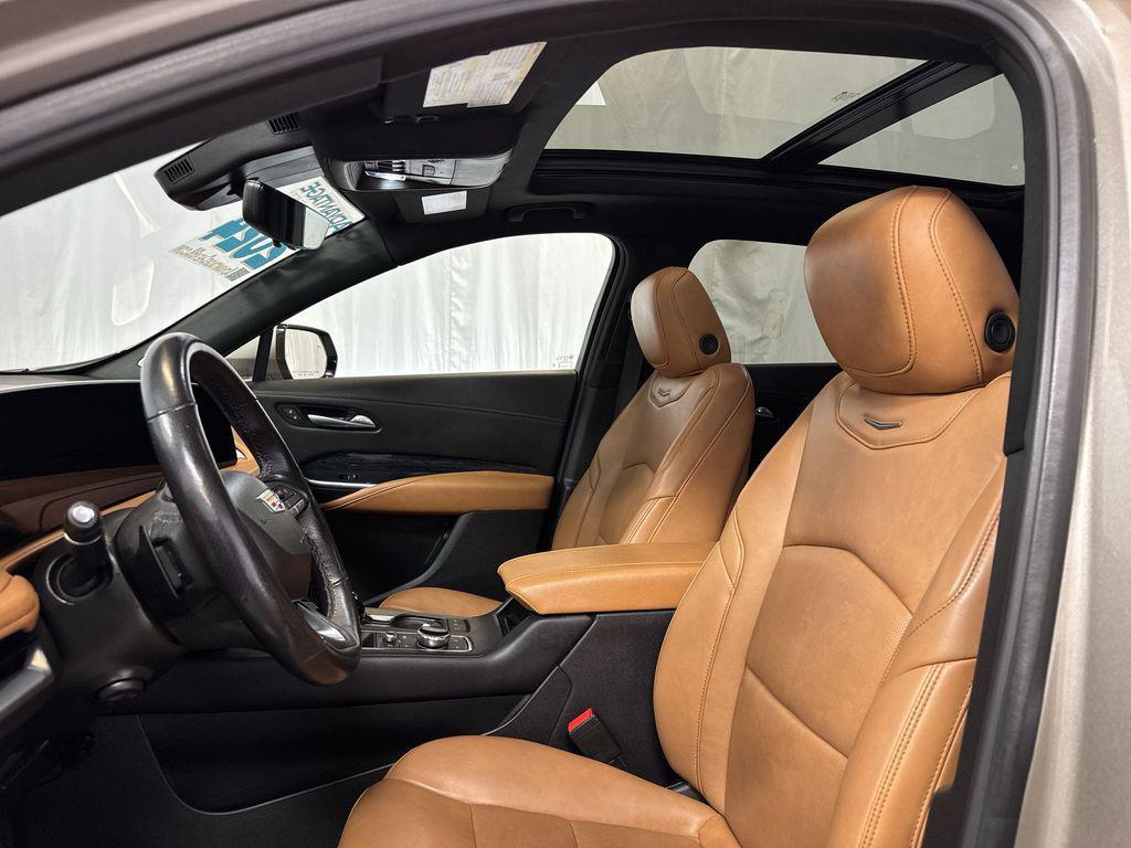 used 2024 Cadillac XT4 car, priced at $32,391