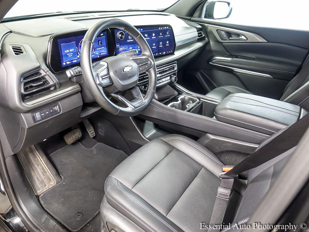 used 2025 Chevrolet Traverse car, priced at $32,991