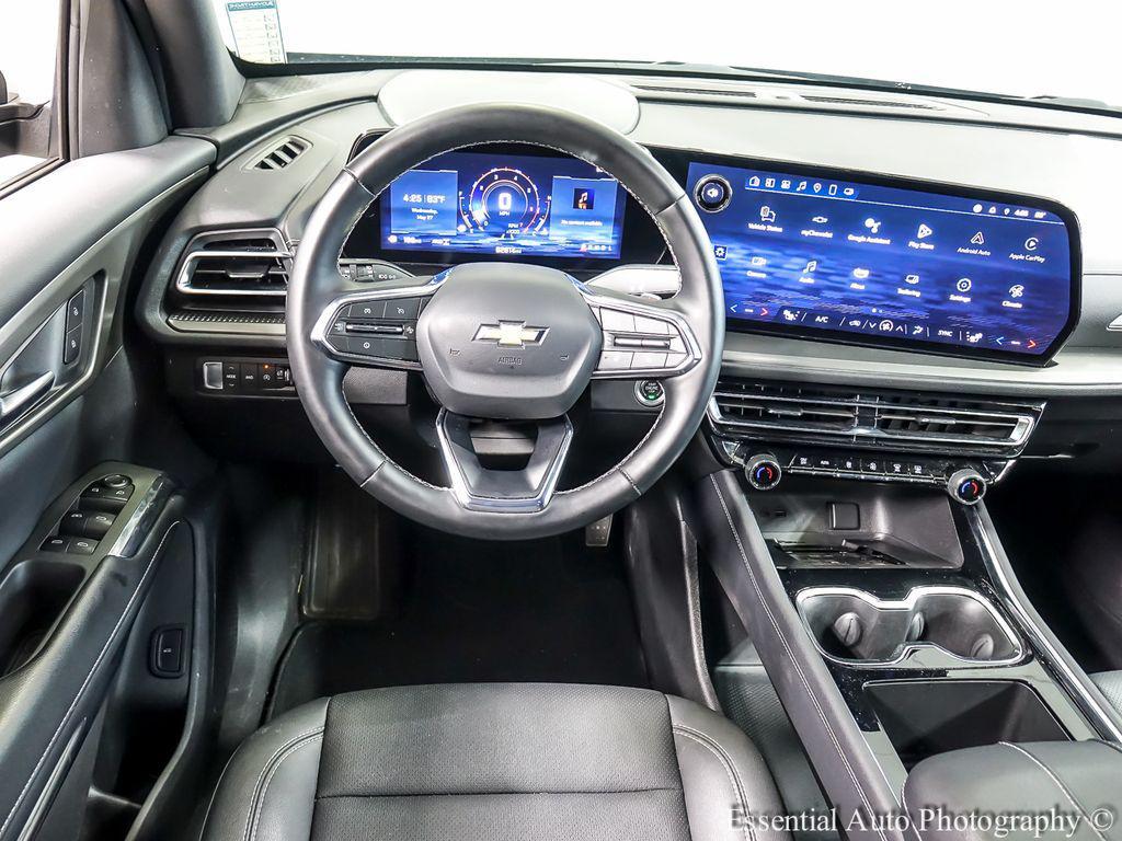 used 2025 Chevrolet Traverse car, priced at $32,991