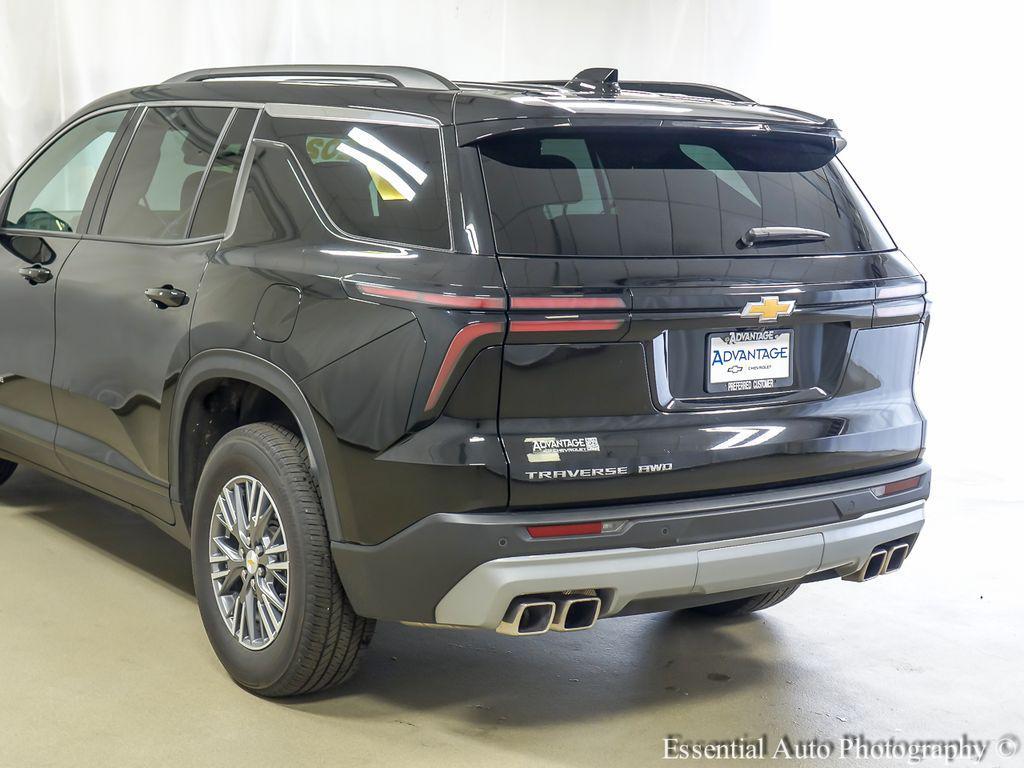 used 2025 Chevrolet Traverse car, priced at $32,991