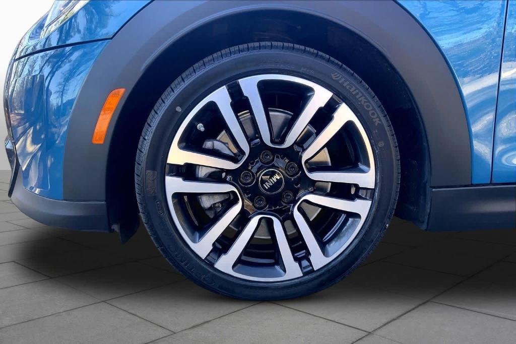 used 2024 MINI Hardtop car, priced at $27,327