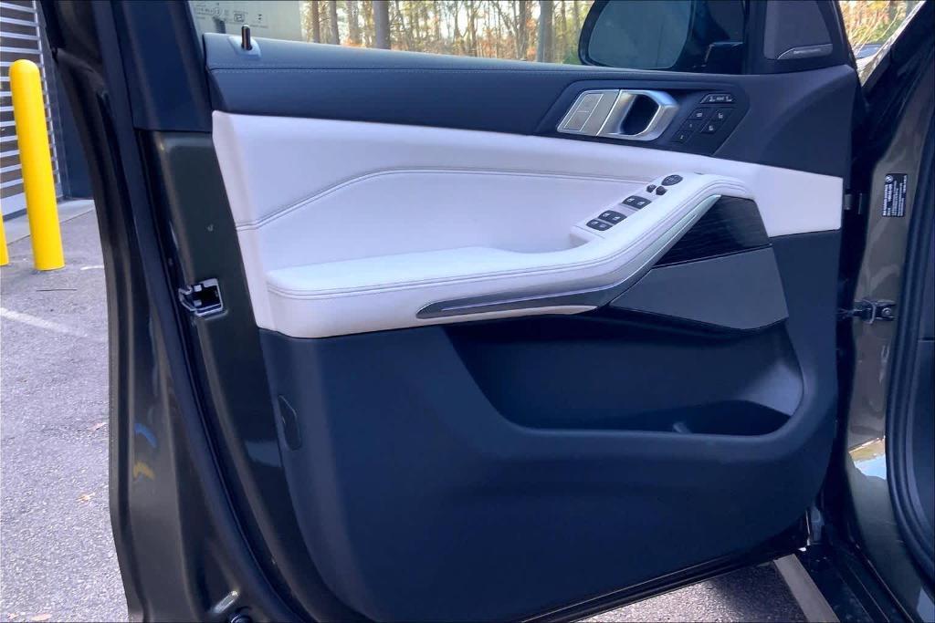 new 2026 BMW X7 car, priced at $121,575