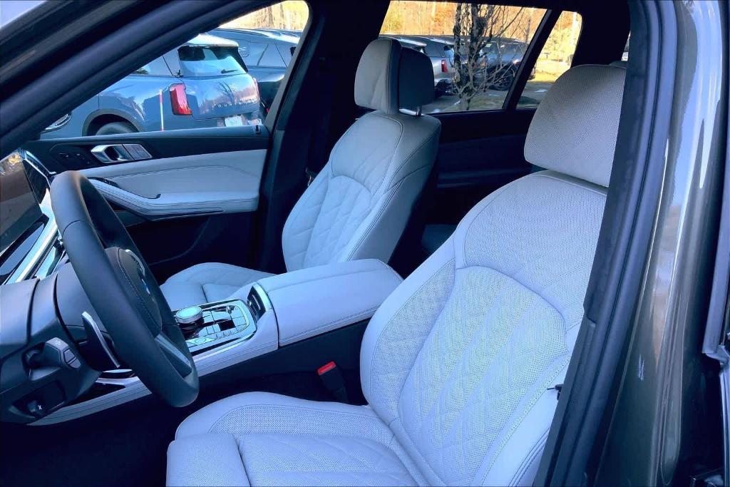 new 2026 BMW X7 car, priced at $99,975