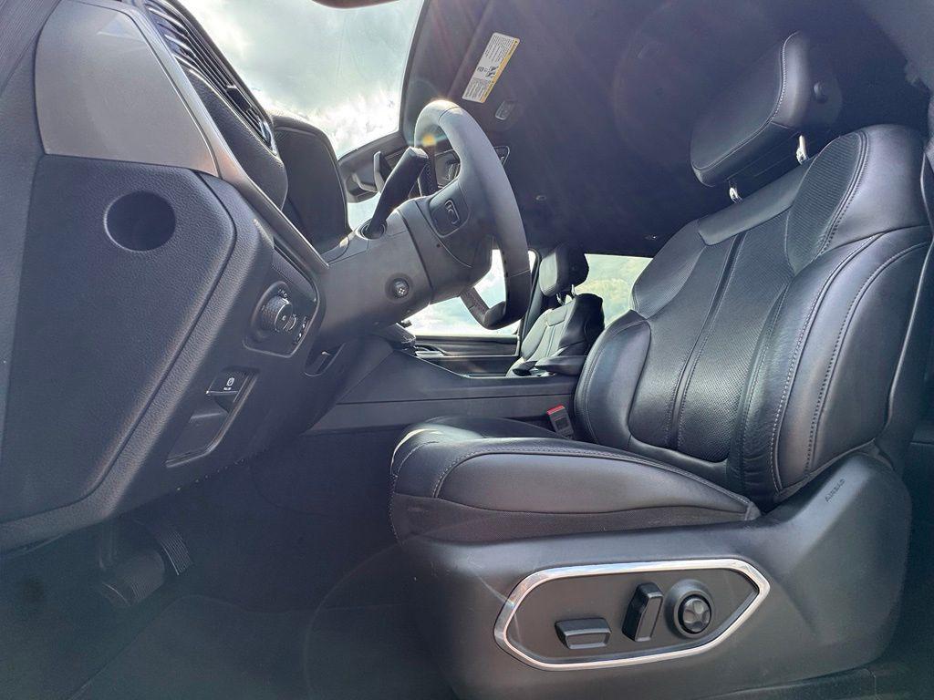 used 2024 Jeep Wagoneer car, priced at $41,442