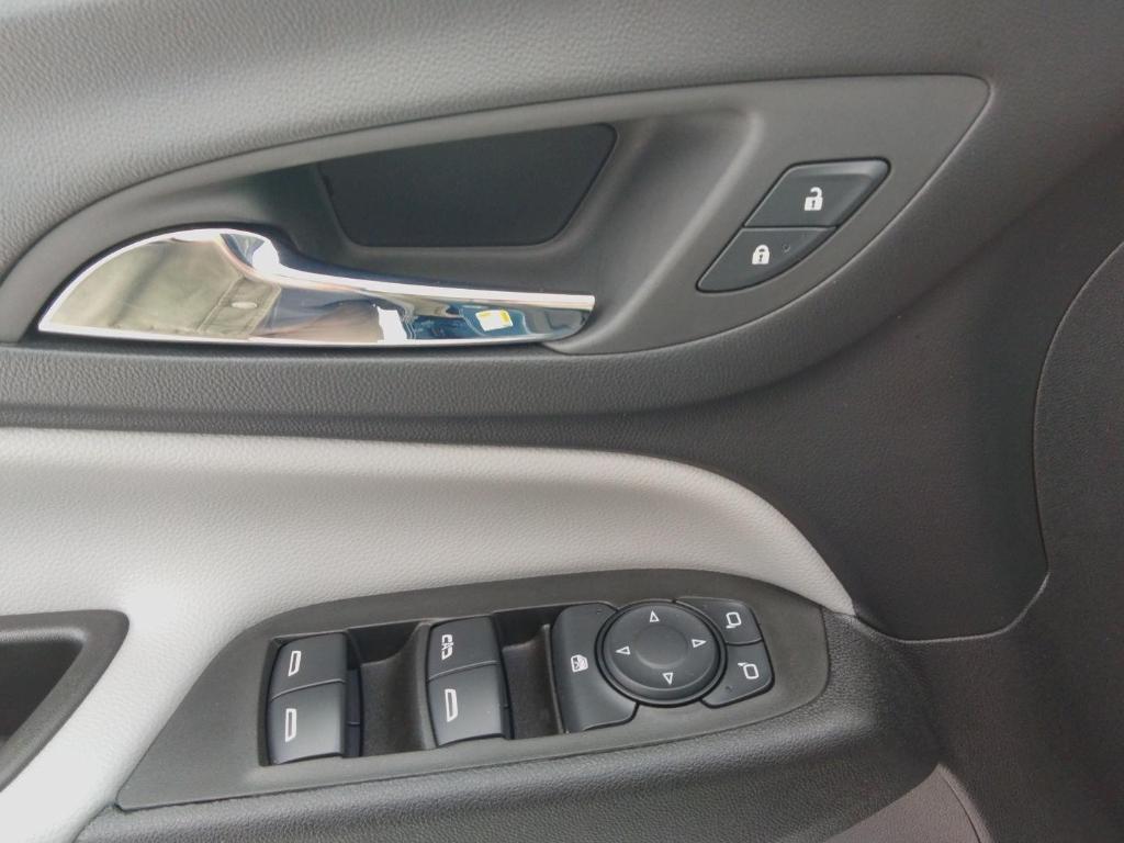 used 2024 Chevrolet Equinox car, priced at $22,955